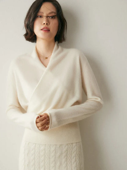 Cashmere Sweater with Crossover Collar Detail, Soft Knit for a Relaxed Standard Fit