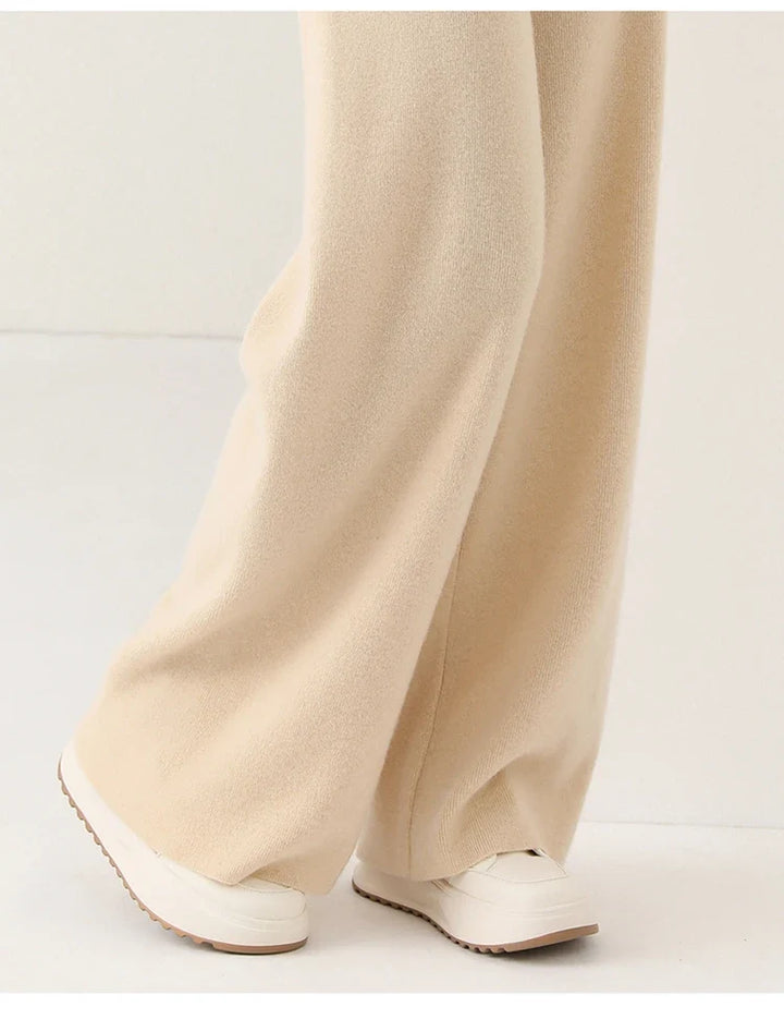 Wide-Leg Pants in 100% Merino Wool with High-Waist Elastic Fit and Side Pockets
