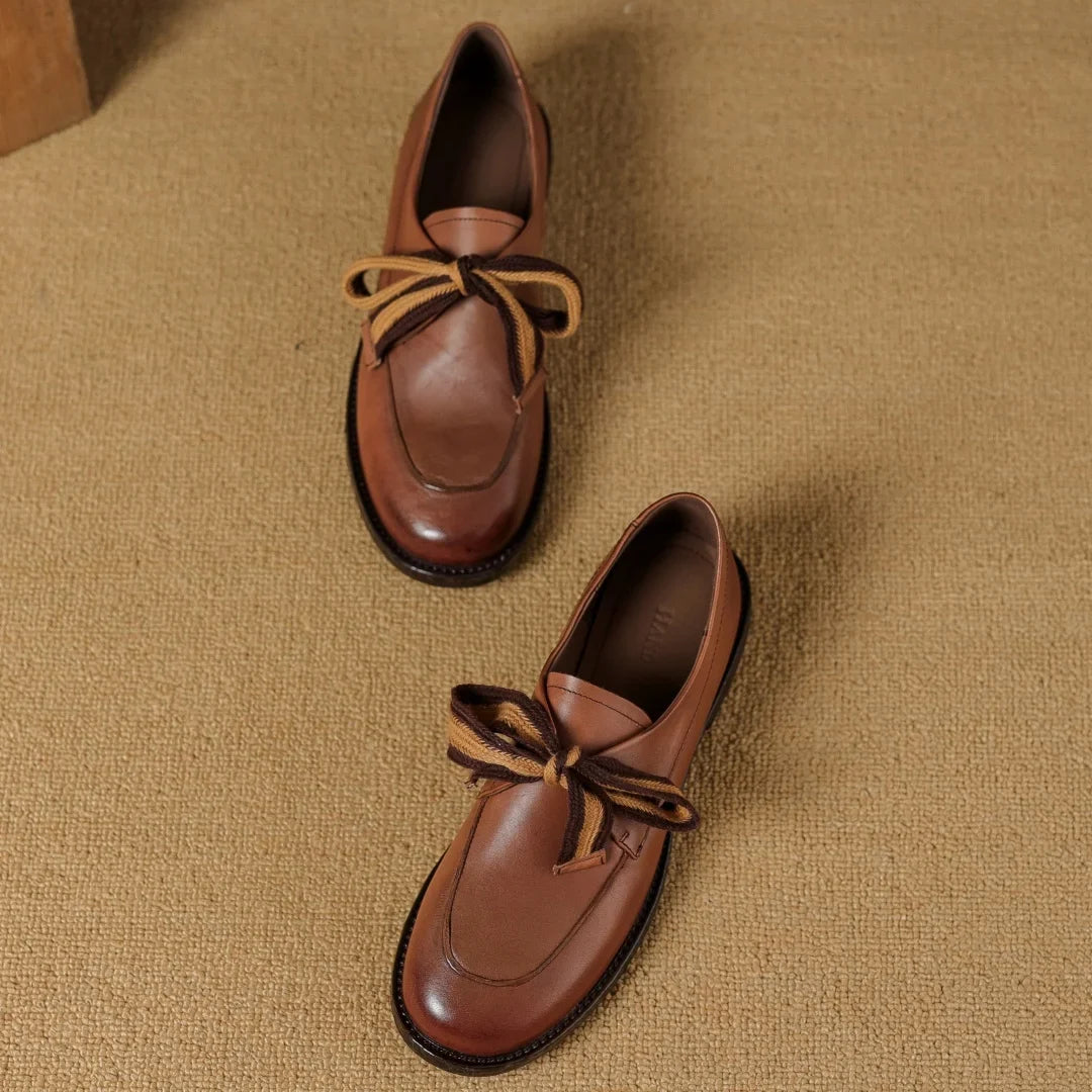 Two-Tone Leather Loafers with Woven Lace Detail and Cushioned Comfort Sole