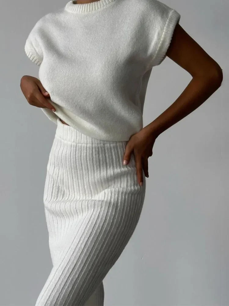 Ribbed Sleeveless Two-Piece Knit Set with Fitted Stretch Silhouette in Soft Gray
