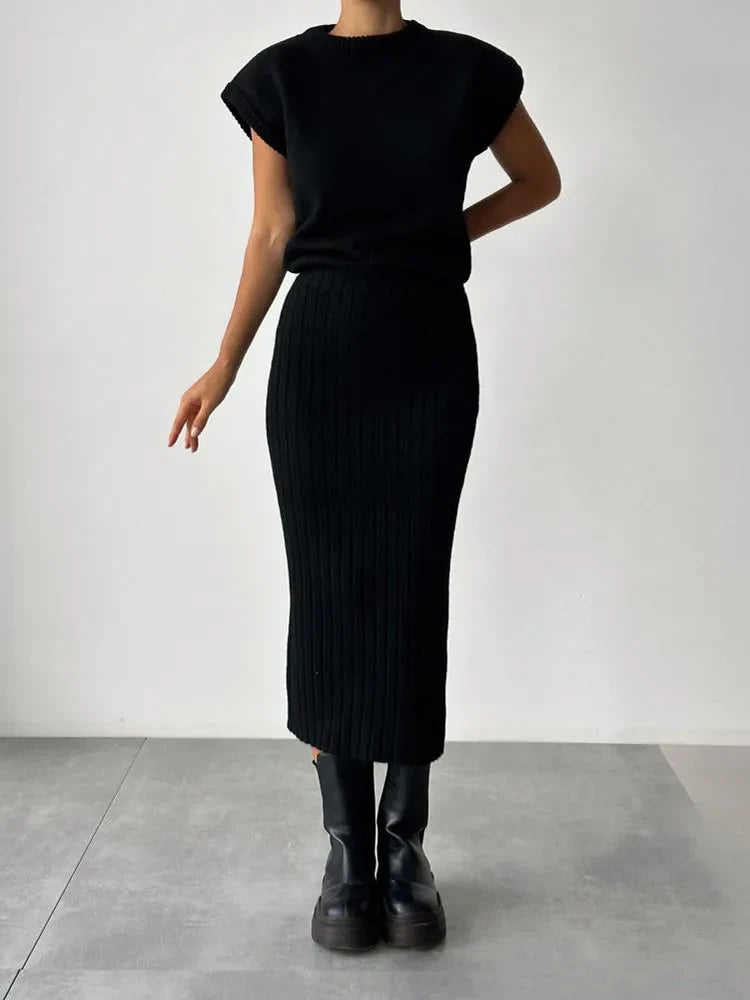 Ribbed Sleeveless Two-Piece Knit Set with Fitted Stretch Silhouette in Soft Gray