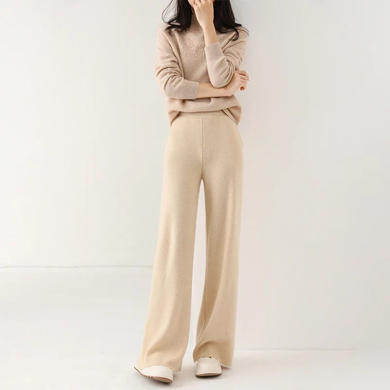 Wide-Leg Pants in 100% Merino Wool with High-Waist Elastic Fit and Side Pockets