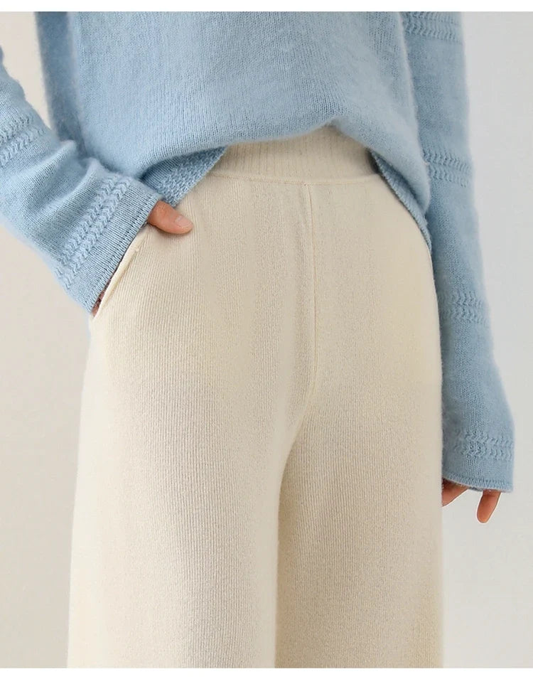 Wide-Leg Pants in 100% Merino Wool with High-Waist Elastic Fit and Side Pockets