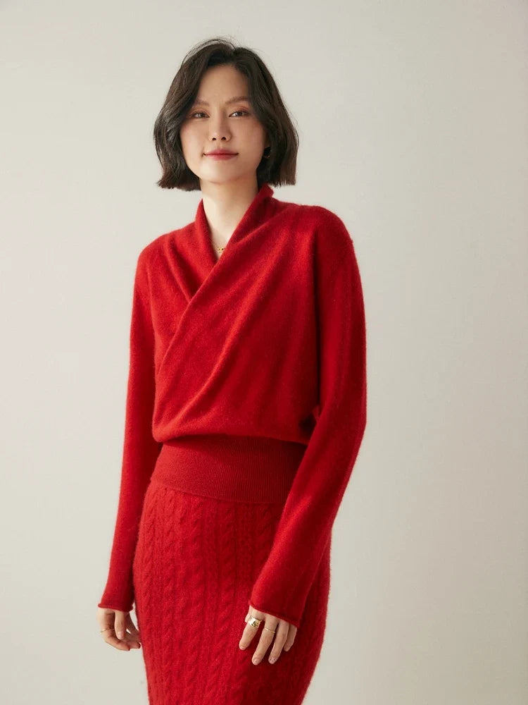 Cashmere Sweater with Crossover Collar Detail, Soft Knit for a Relaxed Standard Fit