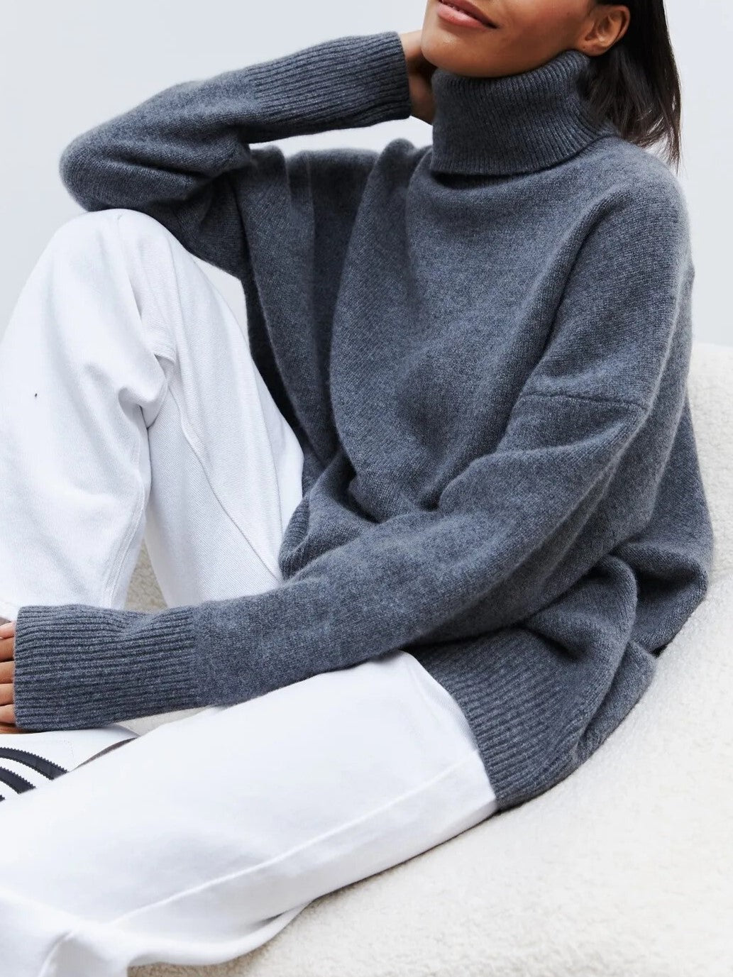 Turtleneck Sweater in Oversized Fit with Soft Merino Wool Blend for a Classic Vintage-Inspired Look