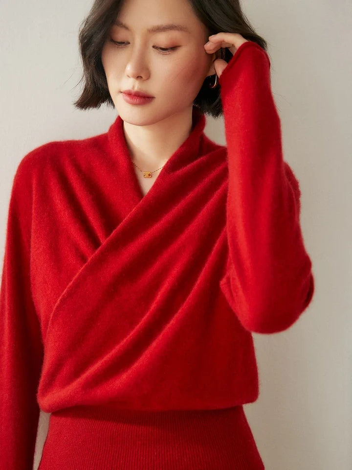 Cashmere Sweater with Crossover Collar Detail, Soft Knit for a Relaxed Standard Fit