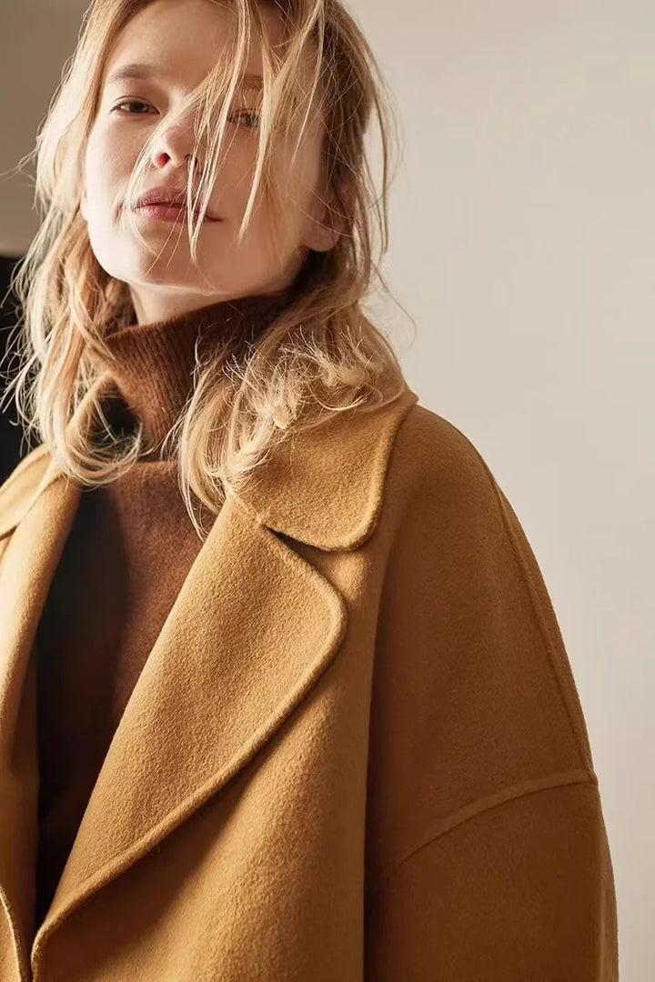 Oversized Cashmere Turtleneck Sweater with Relaxed Fit and Soft Ribbed Knit in Rich Brown