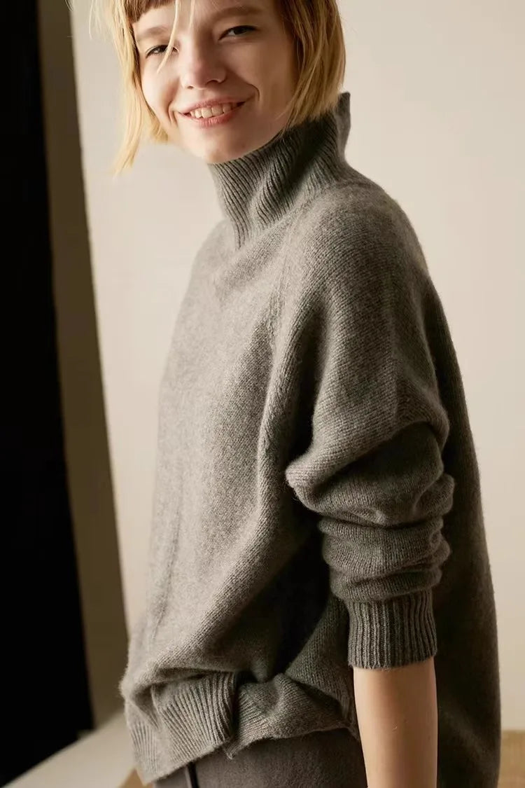 Oversized Cashmere Turtleneck Sweater with Relaxed Fit and Soft Ribbed Knit in Rich Brown