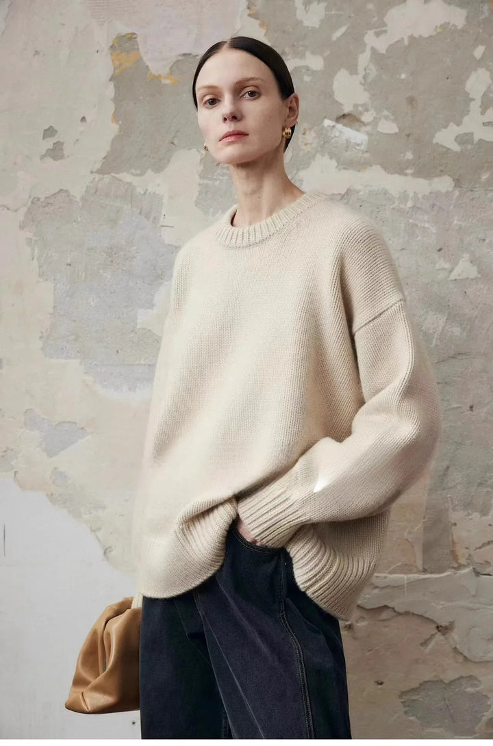 Oversized Sweater in Cashmere-Soft Knit with Relaxed Fit and Soft Gray Knit Finish