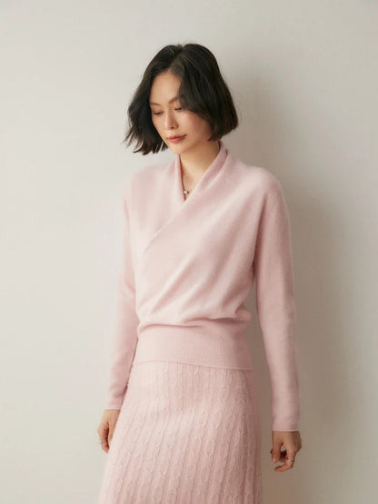 Cashmere Sweater with Crossover Collar Detail, Soft Knit for a Relaxed Standard Fit