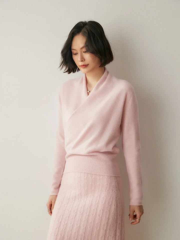 Cashmere Sweater with Crossover Collar Detail, Soft Knit for a Relaxed Standard Fit