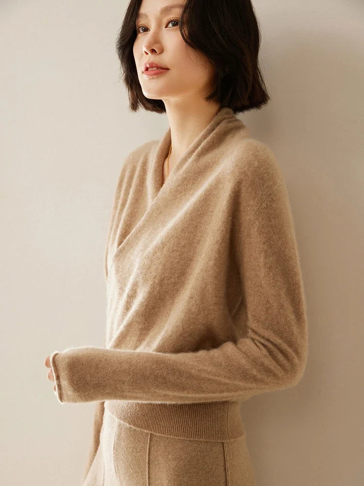 Cashmere Sweater with Crossover Collar Detail, Soft Knit for a Relaxed Standard Fit