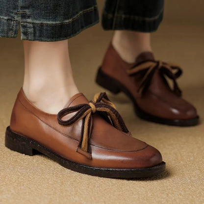 Two-Tone Leather Loafers with Woven Lace Detail and Cushioned Comfort Sole