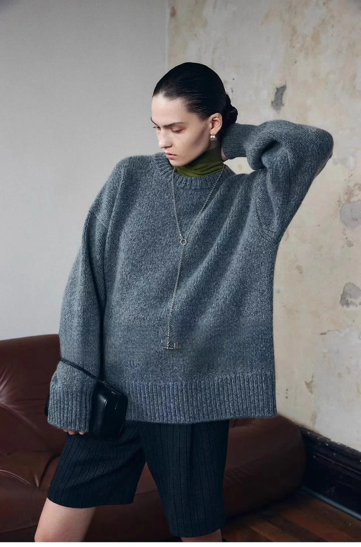Oversized Sweater in Cashmere-Soft Knit with Relaxed Fit and Soft Gray Knit Finish