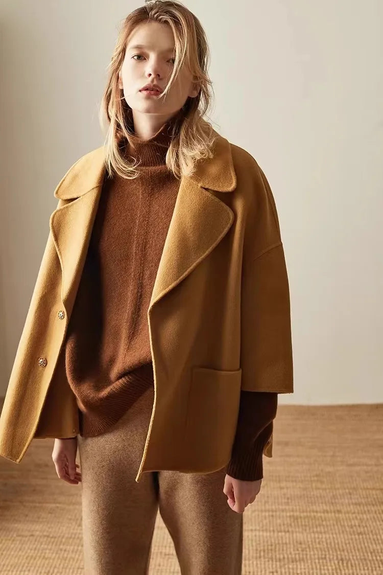 Oversized Cashmere Turtleneck Sweater with Relaxed Fit and Soft Ribbed Knit in Rich Brown