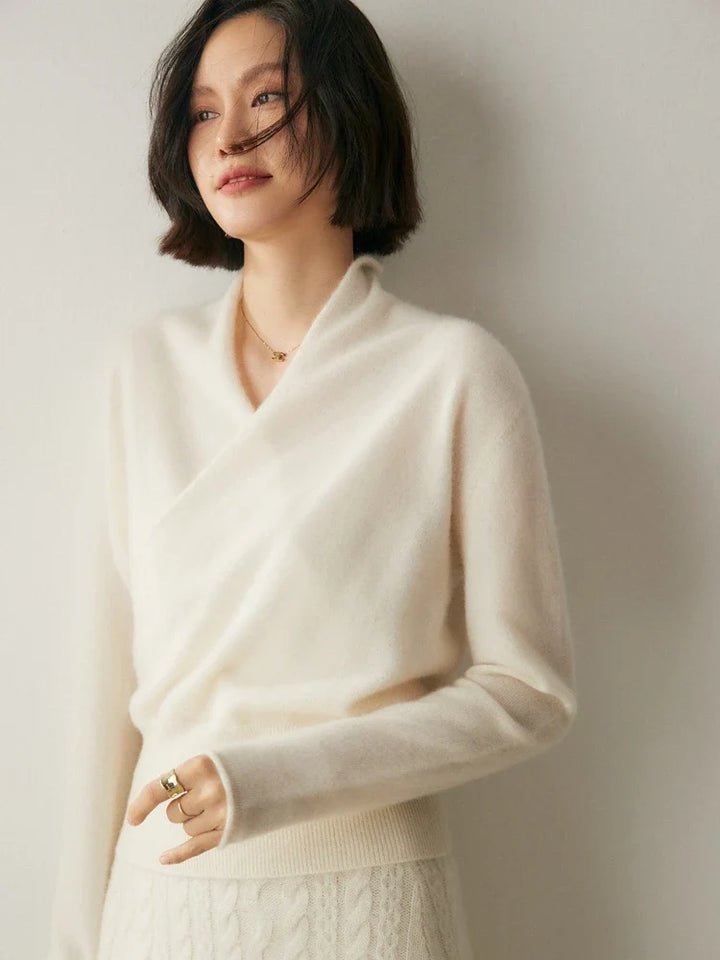 Cashmere Sweater with Crossover Collar Detail, Soft Knit for a Relaxed Standard Fit