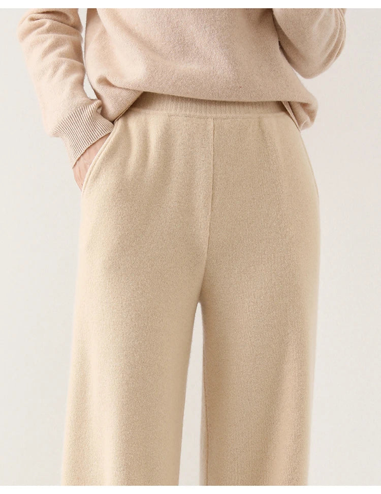 Wide-Leg Pants in 100% Merino Wool with High-Waist Elastic Fit and Side Pockets