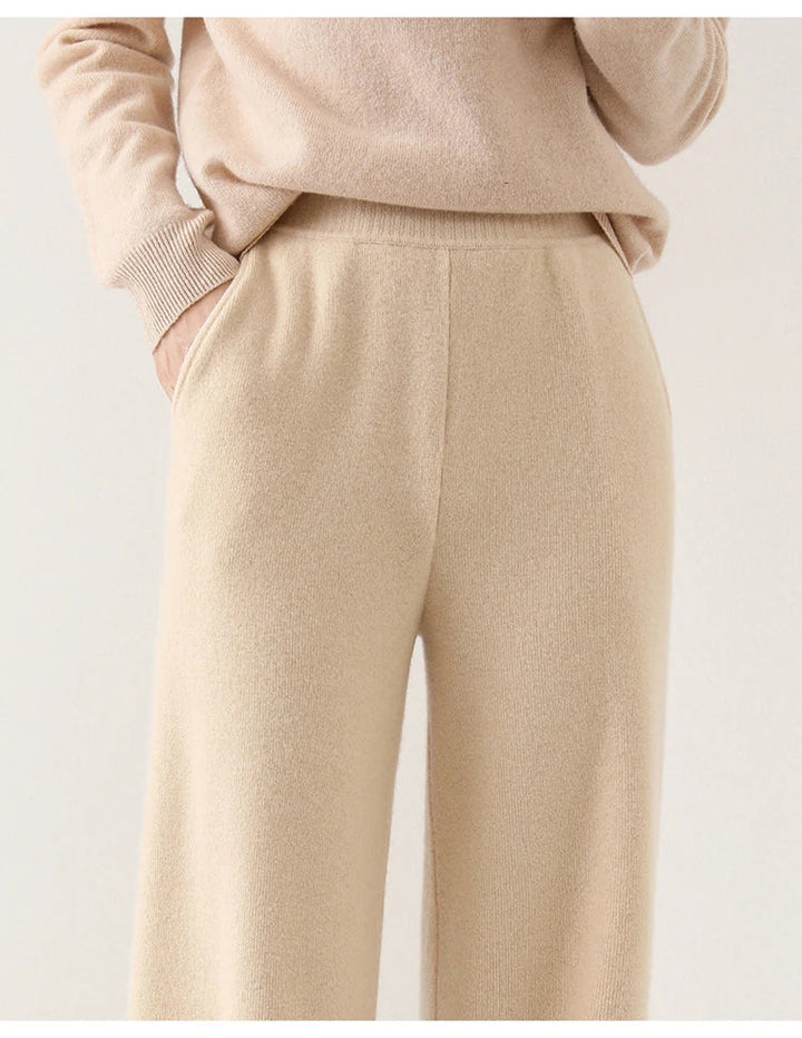 Wide-Leg Pants in 100% Merino Wool with High-Waist Elastic Fit and Side Pockets