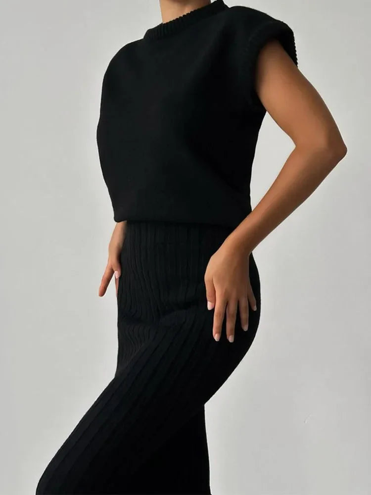Ribbed Sleeveless Two-Piece Knit Set with Fitted Stretch Silhouette in Soft Gray