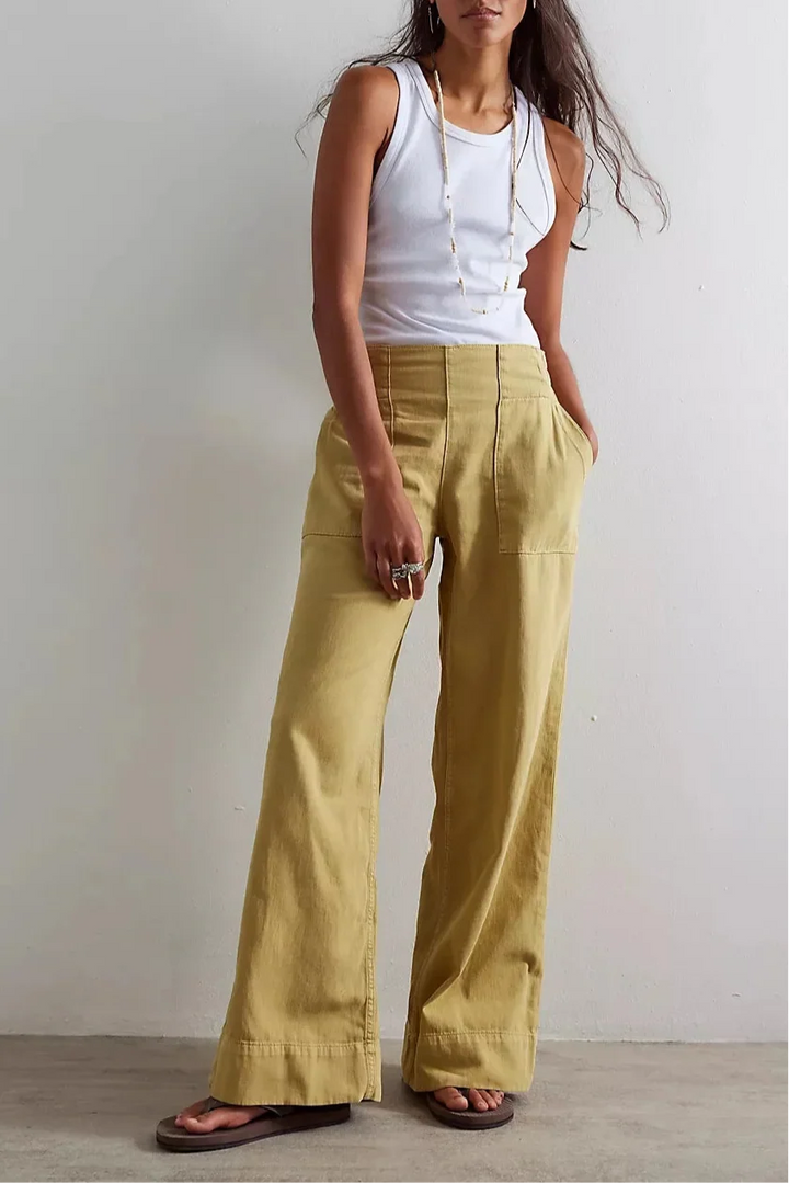 Wide-Leg Jeans with High-Rise Fit, Slight Stretch, and Relaxed Silhouette in Navy Cotton Denim