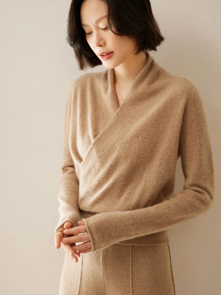 Cashmere Sweater with Crossover Collar Detail, Soft Knit for a Relaxed Standard Fit