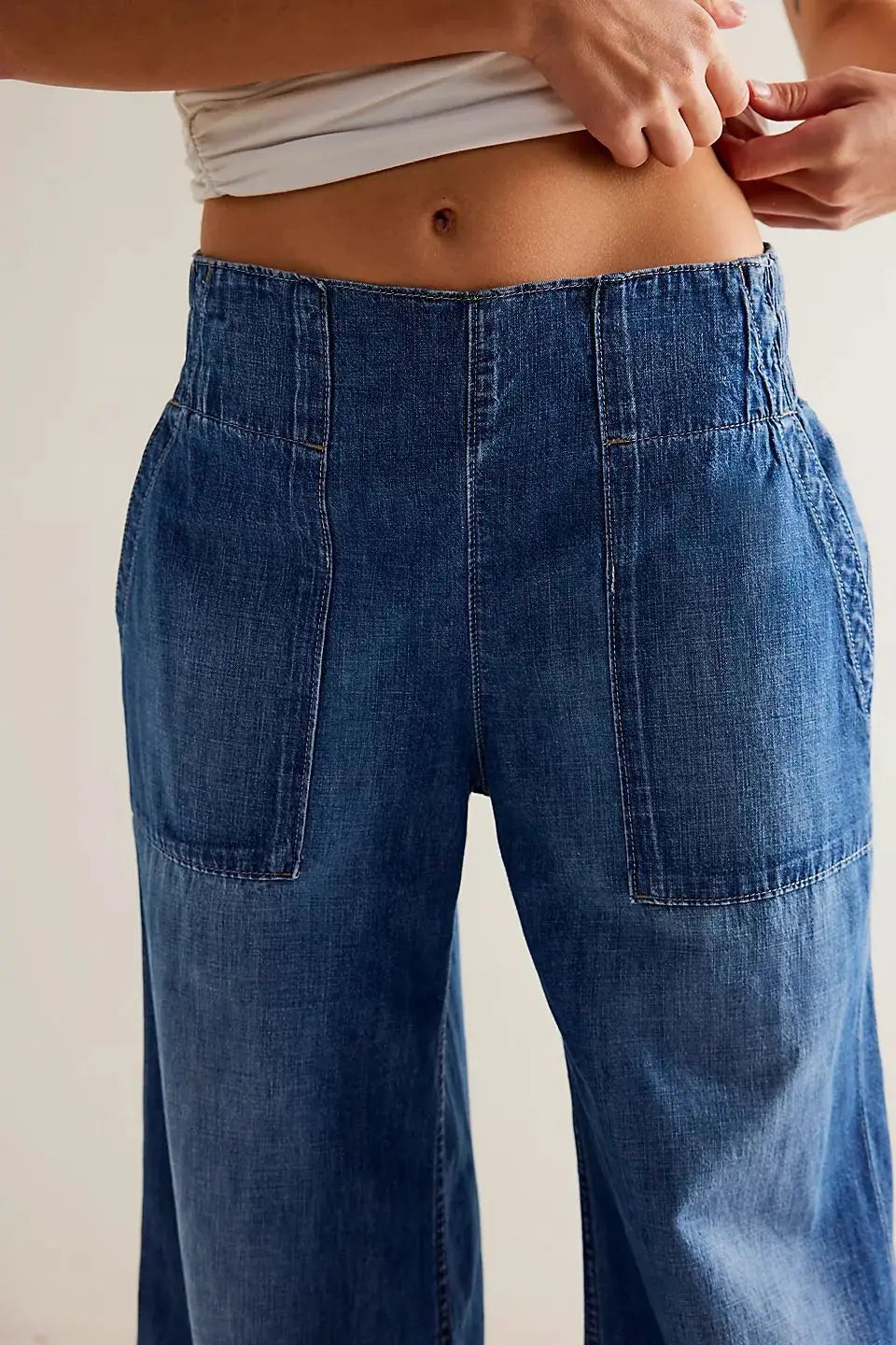 Wide-Leg Jeans with High-Rise Fit, Slight Stretch, and Relaxed Silhouette in Navy Cotton Denim