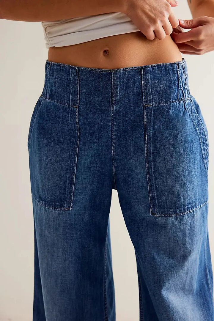 Wide-Leg Jeans with High-Rise Fit, Slight Stretch, and Relaxed Silhouette in Navy Cotton Denim