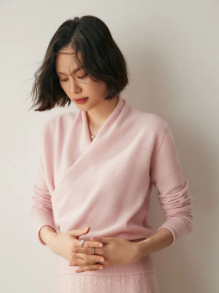 Cashmere Sweater with Crossover Collar Detail, Soft Knit for a Relaxed Standard Fit
