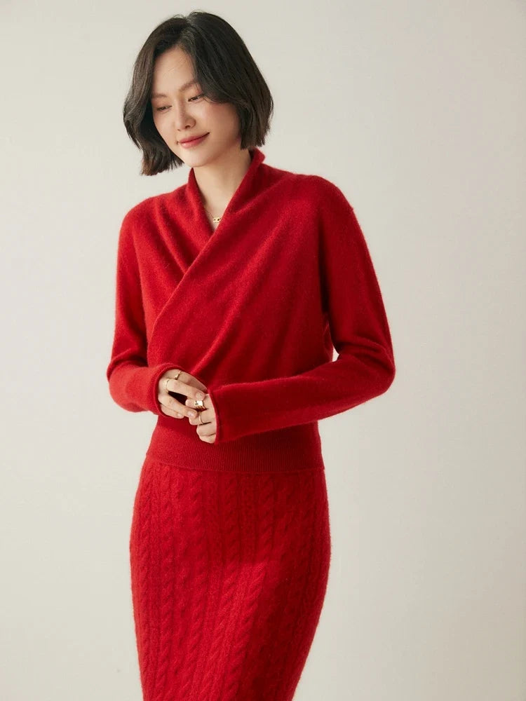Cashmere Sweater with Crossover Collar Detail, Soft Knit for a Relaxed Standard Fit
