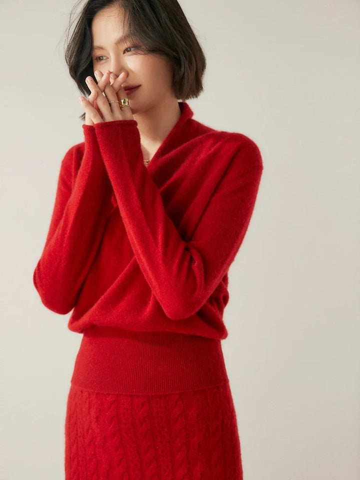 Cashmere Sweater with Crossover Collar Detail, Soft Knit for a Relaxed Standard Fit