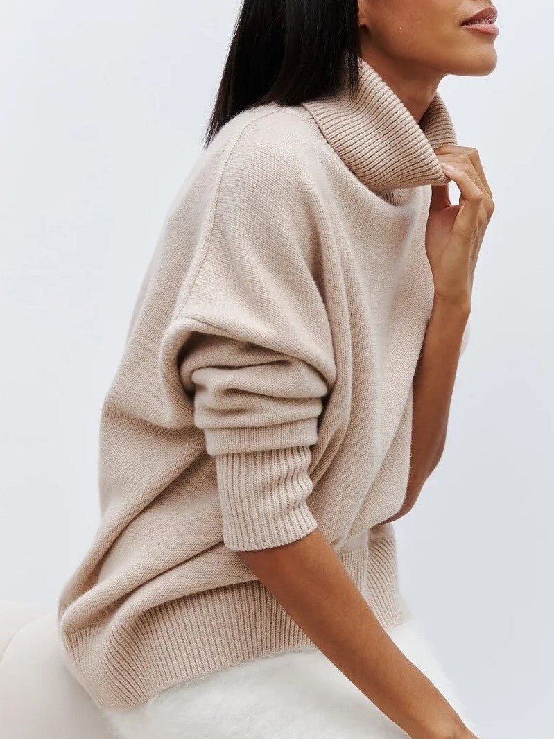 Turtleneck Sweater in Oversized Fit with Soft Merino Wool Blend for a Classic Vintage-Inspired Look
