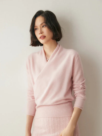 Cashmere Sweater with Crossover Collar Detail, Soft Knit for a Relaxed Standard Fit