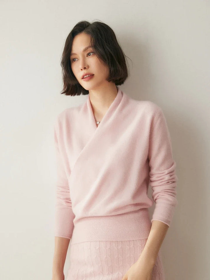 Cashmere Sweater with Crossover Collar Detail, Soft Knit for a Relaxed Standard Fit