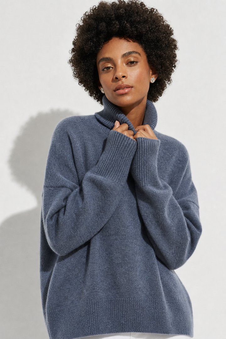 Turtleneck Sweater in Oversized Fit with Soft Merino Wool Blend for a Classic Vintage-Inspired Look