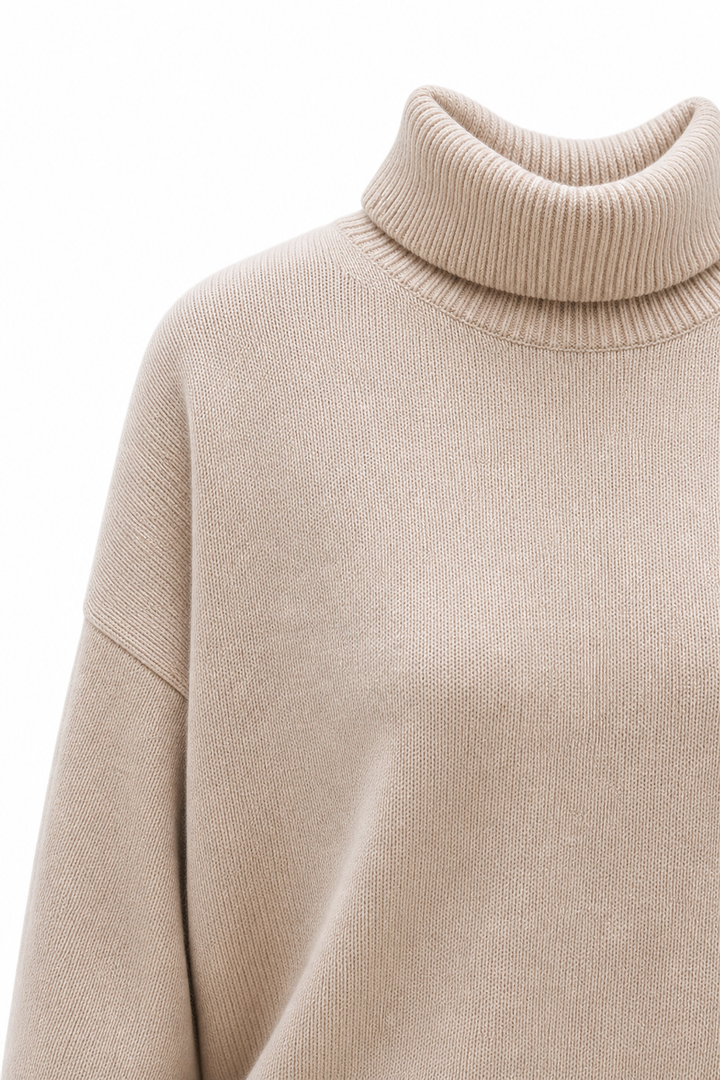 Turtleneck Sweater in Oversized Fit with Soft Merino Wool Blend for a Classic Vintage-Inspired Look