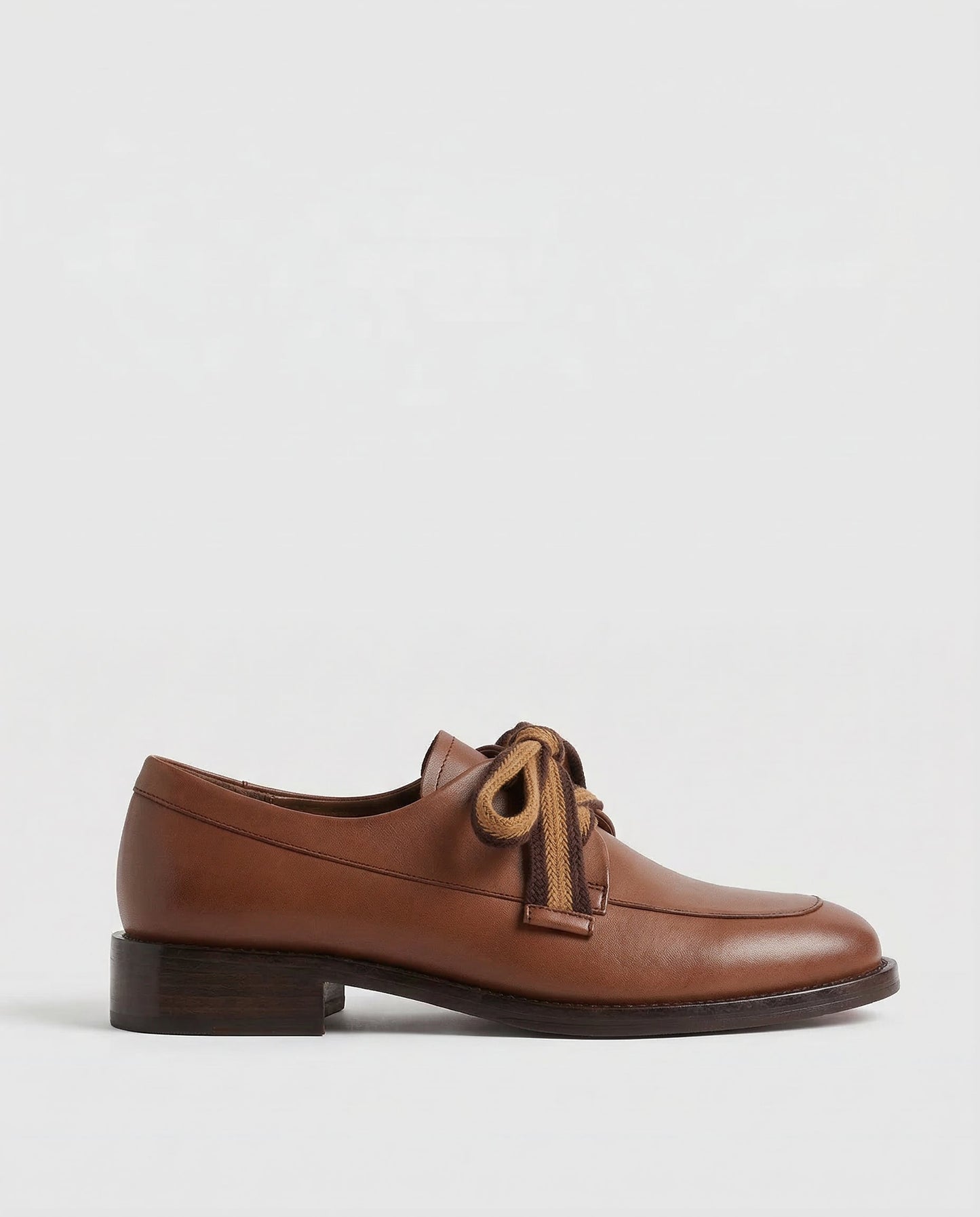 Two-Tone Leather Loafers with Woven Lace Detail and Cushioned Comfort Sole
