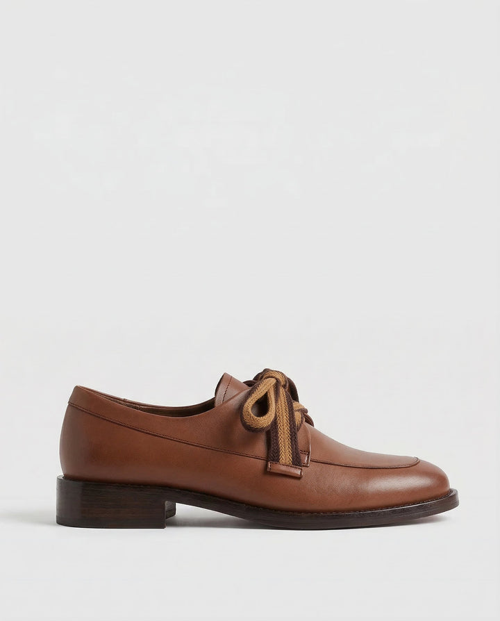Two-Tone Leather Loafers with Woven Lace Detail and Cushioned Comfort Sole