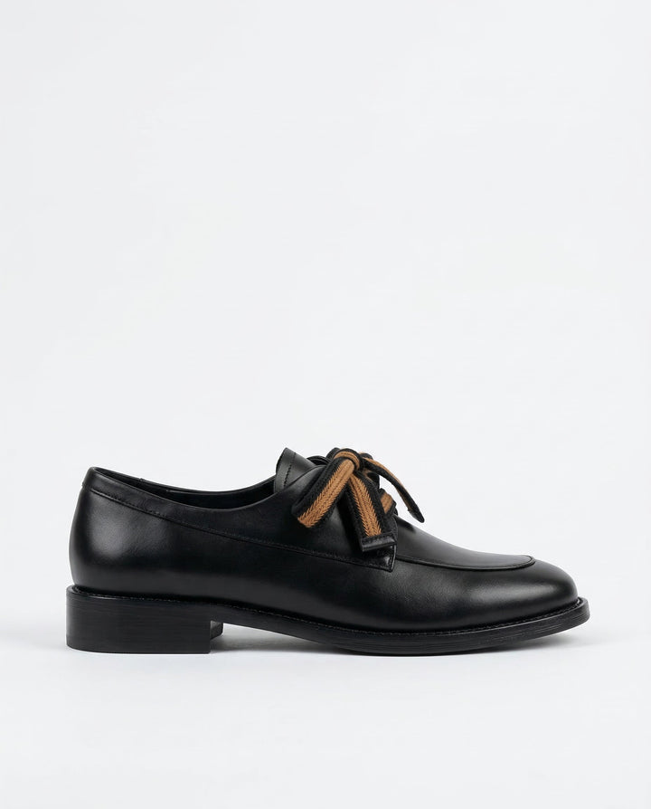 Two-Tone Leather Loafers with Woven Lace Detail and Cushioned Comfort Sole