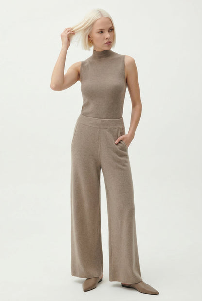 Sweatpants, High-Waist Wide-Leg Style in Soft Cashmere Blend Fabric with Elastic Waist