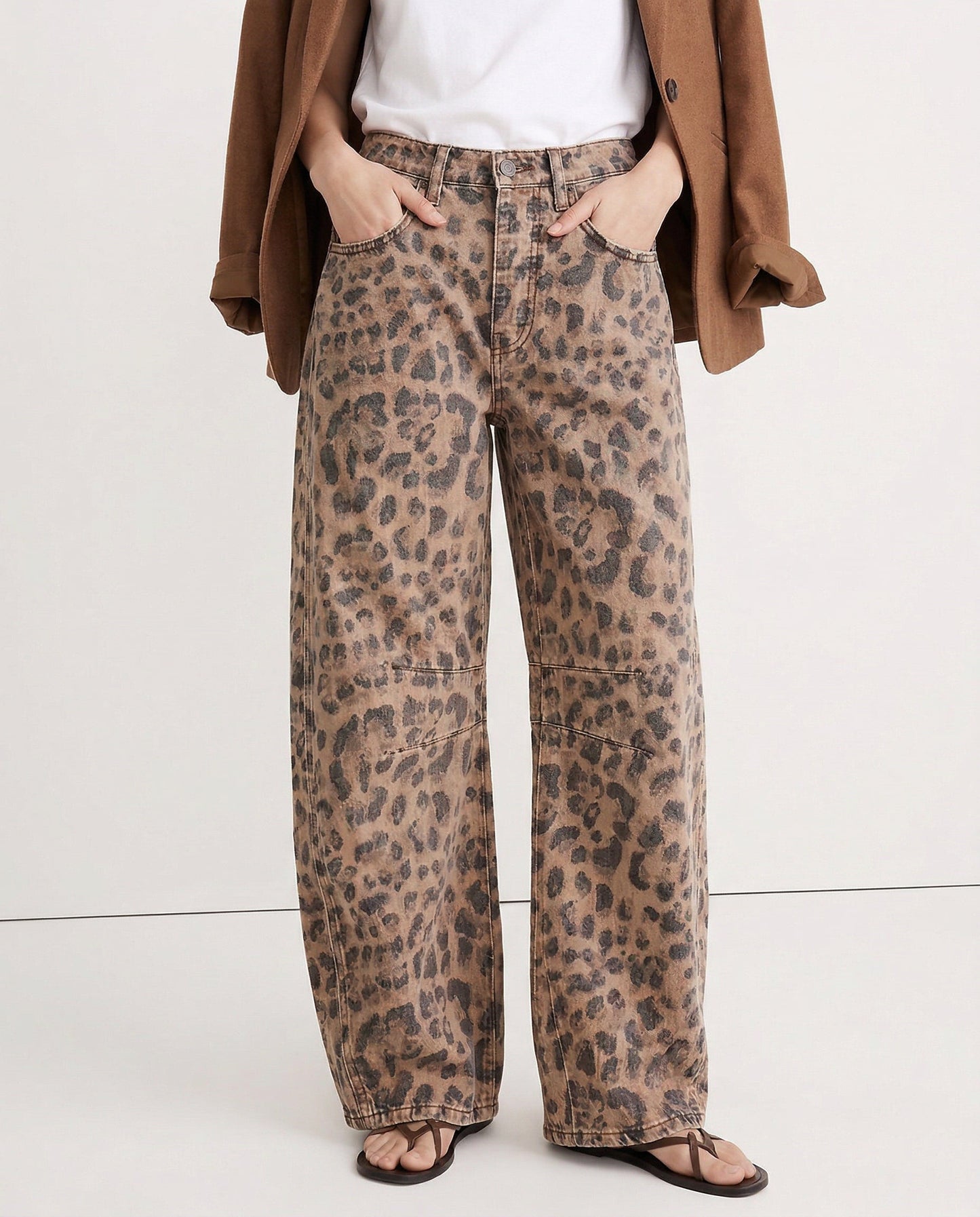 Barrel-Leg Jeans in Leopard Print with Mid-Rise Waist and Ankle-Length Wide Leg